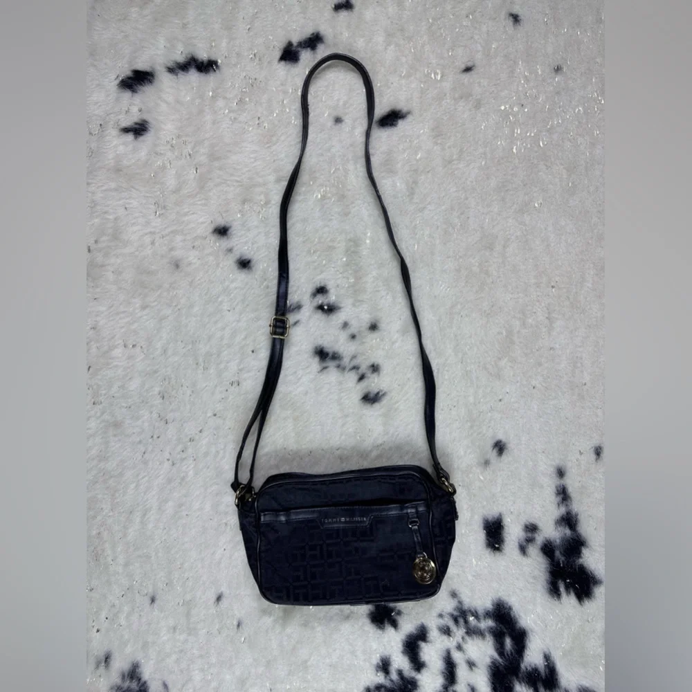 Tommy Hilfiger Women’s Black Logo Zip Small Crossbody Bag